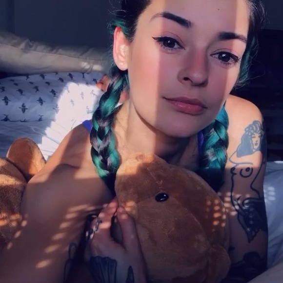 Meet your Posher, Joelle - Picture 1 of 1